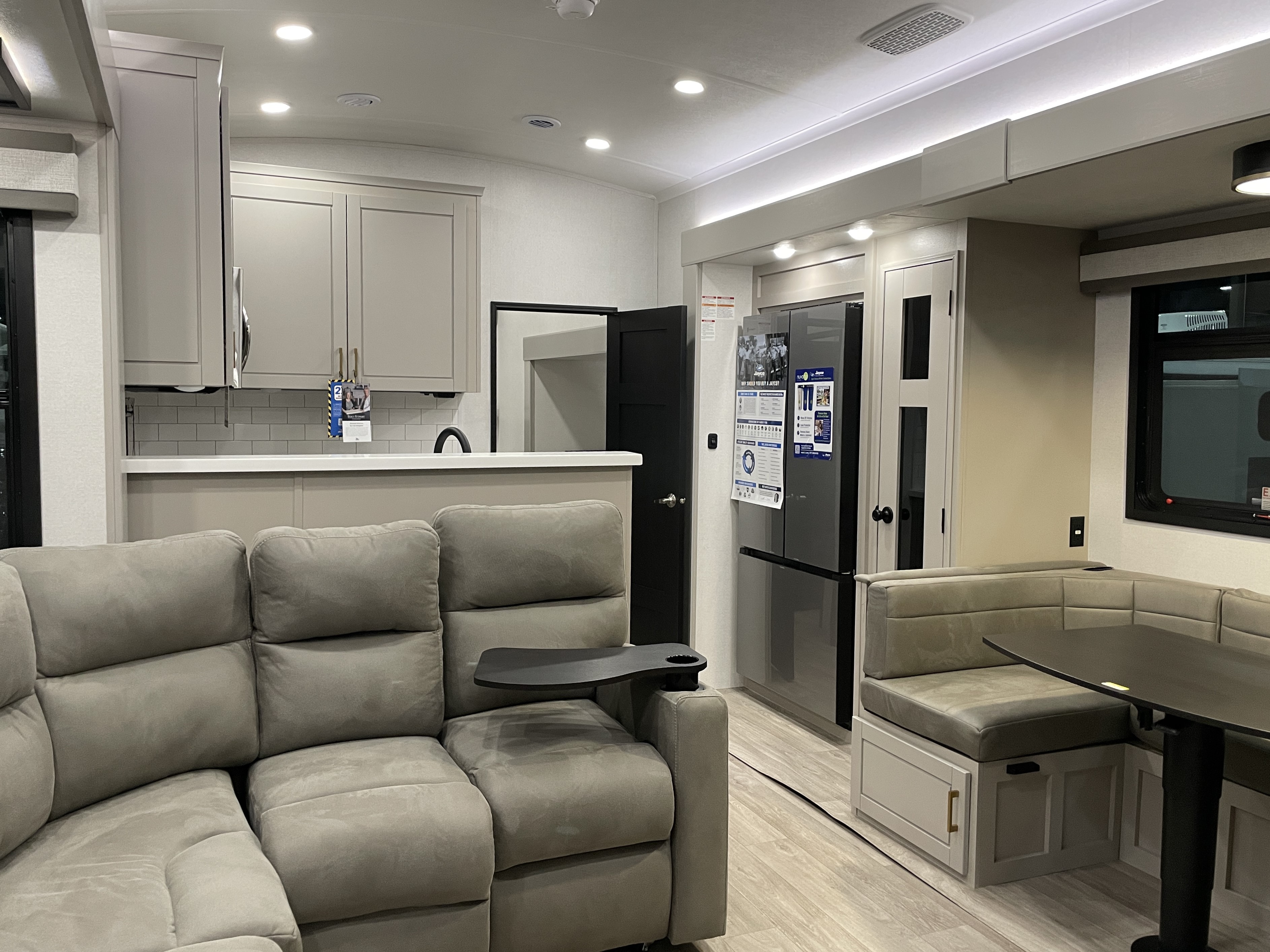 2027 Jayco North Point 391TBBH - Image 8