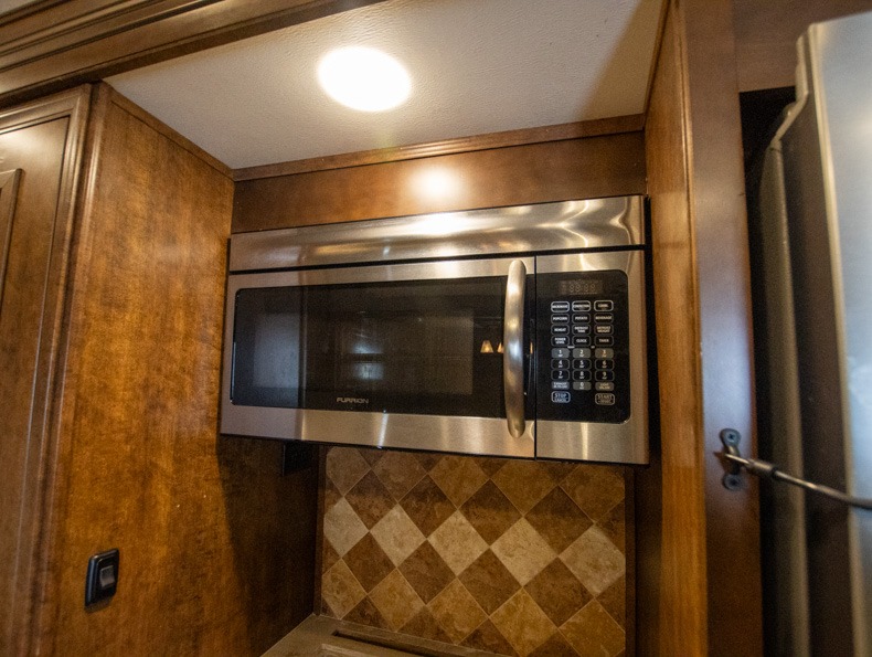 2016 Forest River Cardinal 3825FL - Image 8