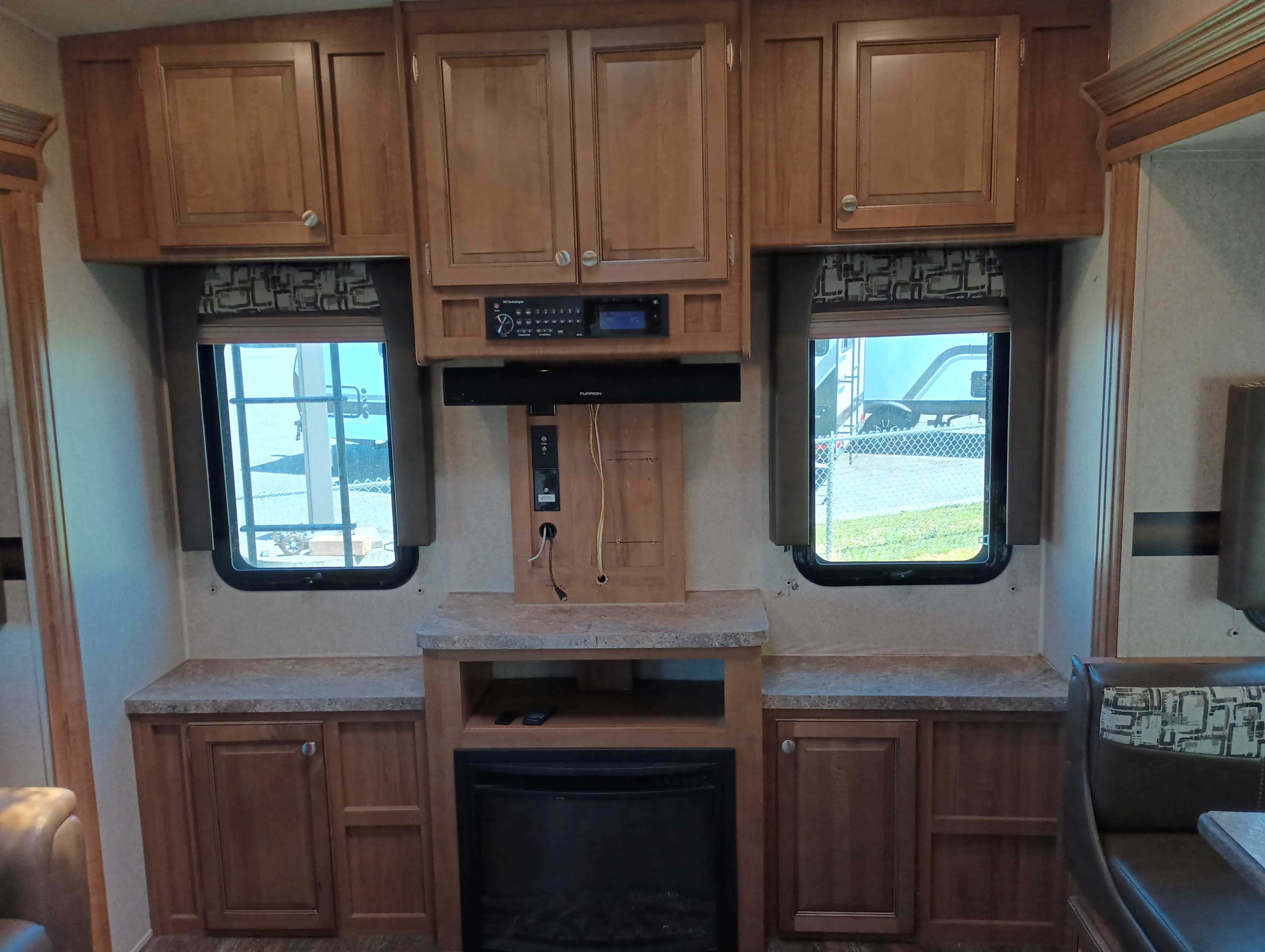 2015 Forest River Rockwood Ultra Lite 2650WS - Image 8