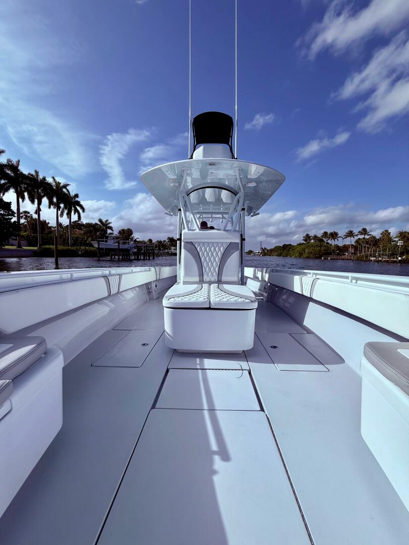 2024 Contender 39 ST - Image 7