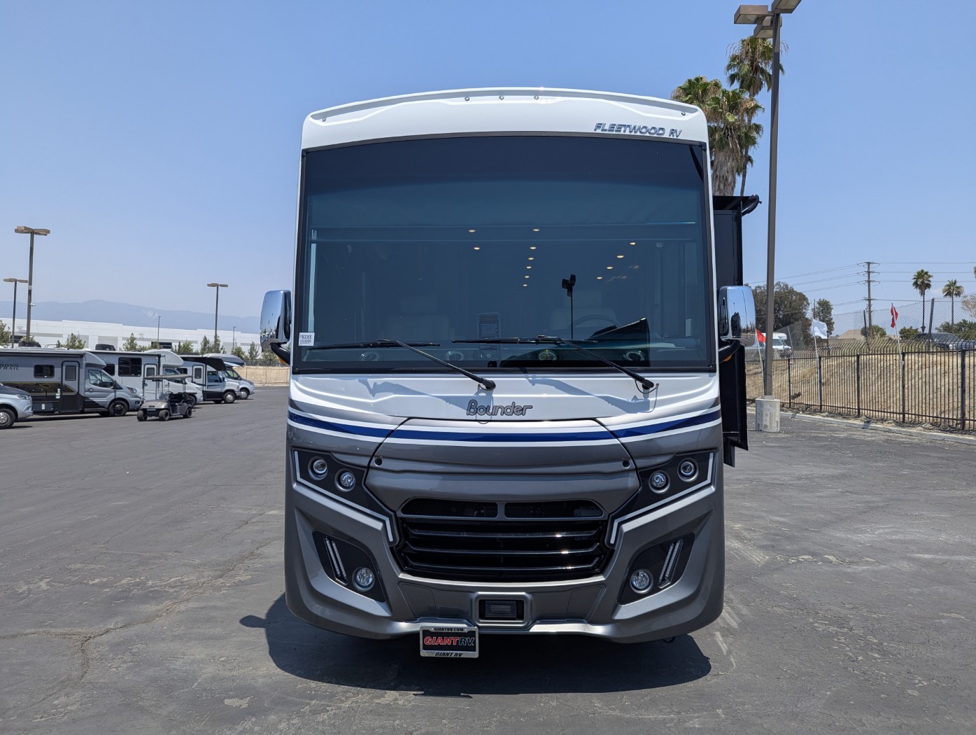 2026 Fleetwood Bounder 35K - Image 2