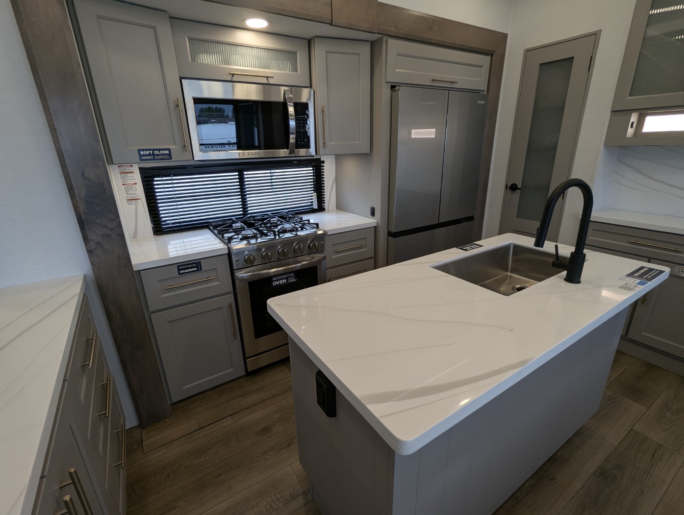 2025 Alliance RV Paradigm 375RD - Image 23