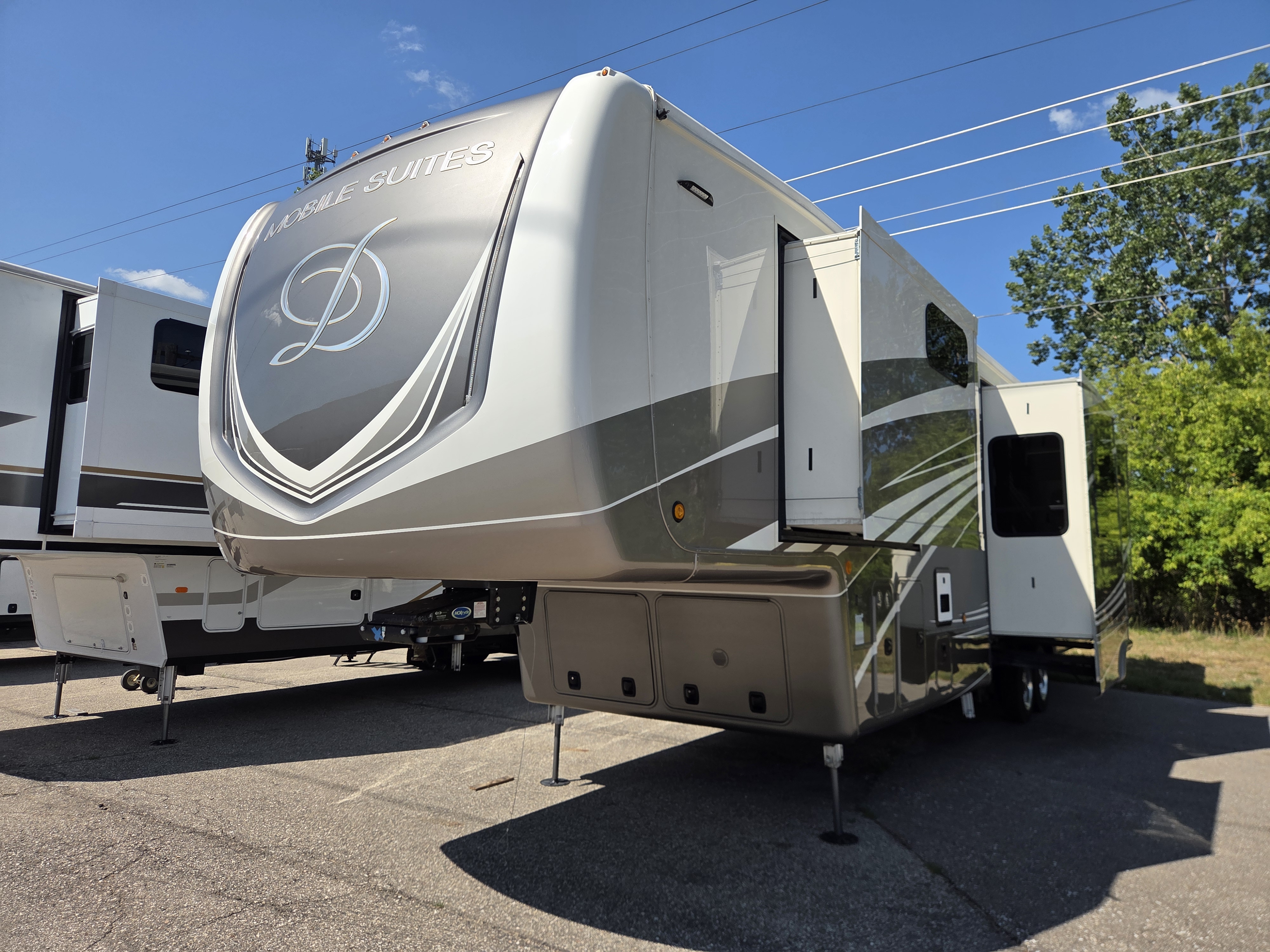 2022 DRV Mobile Suites 41FKMB - Image 4