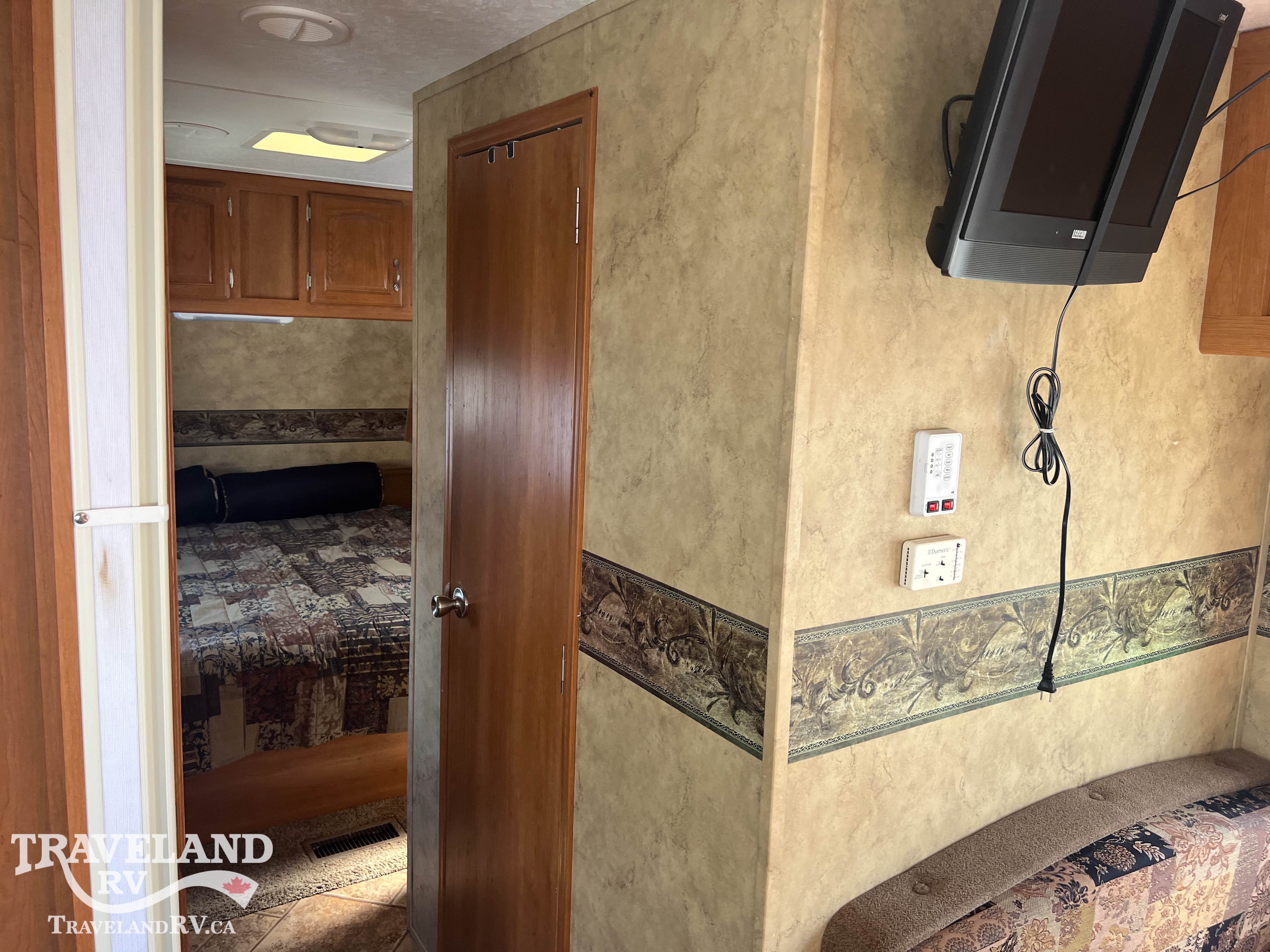 2009 Keystone Cougar 243RKS (West Coast) - Image 20