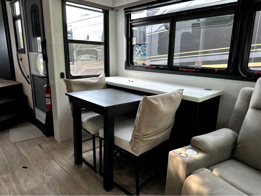 2027 JAYCO PINNACLE 32RLTS - Image 12