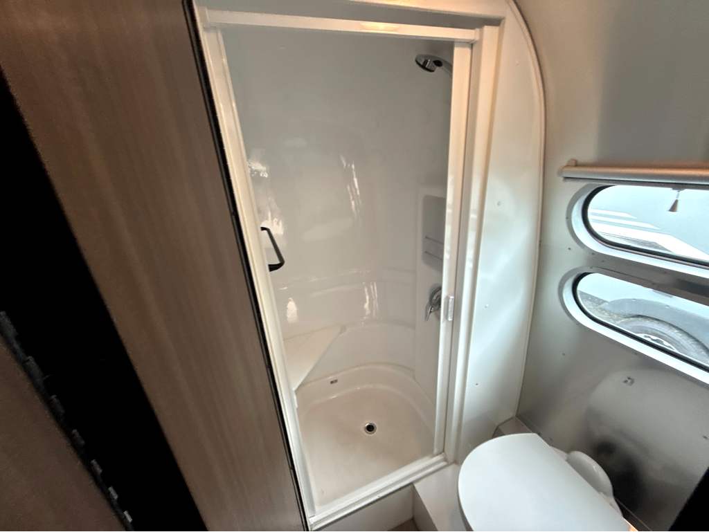 2022 AIRSTREAM CARAVEL 19CB - Image 33
