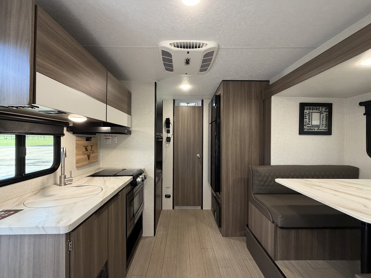 2025 VENTURE RV SONIC 169VUD - Image 6