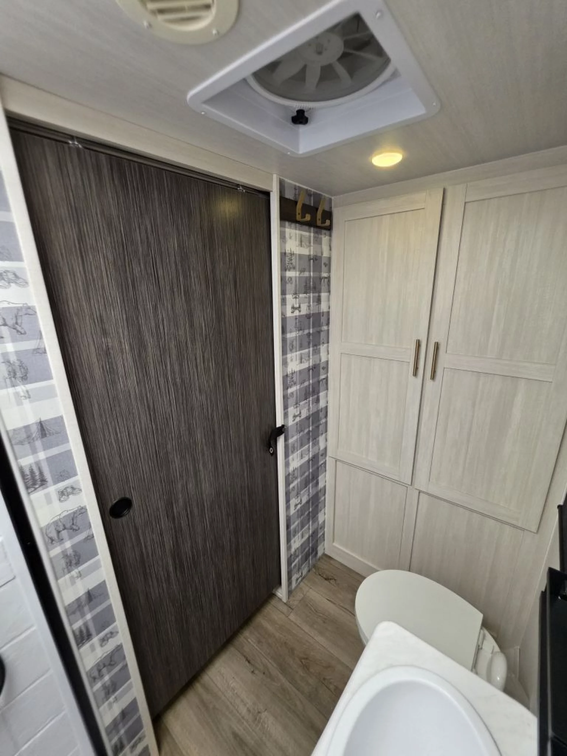 2027 FOREST RIVER R-POD RP197 - Image 19