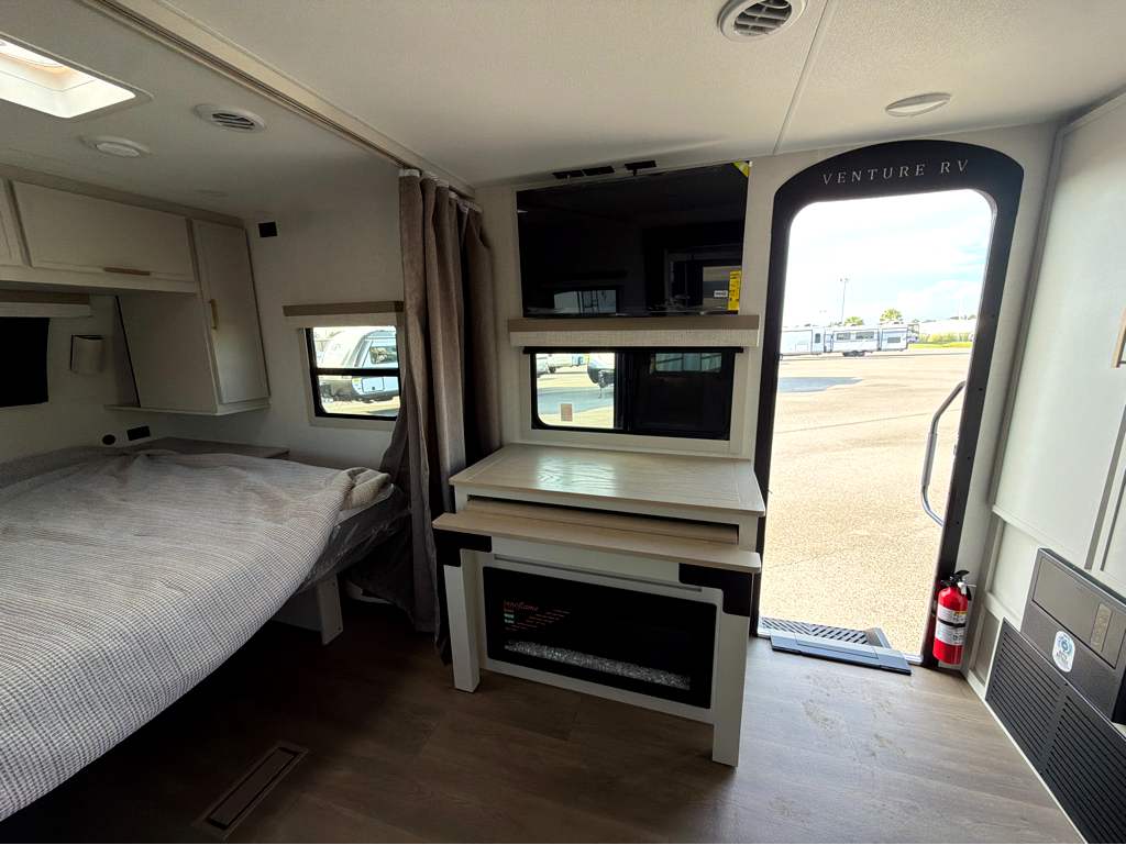 2027 VENTURE RV STRATUS 231VRK - Image 21