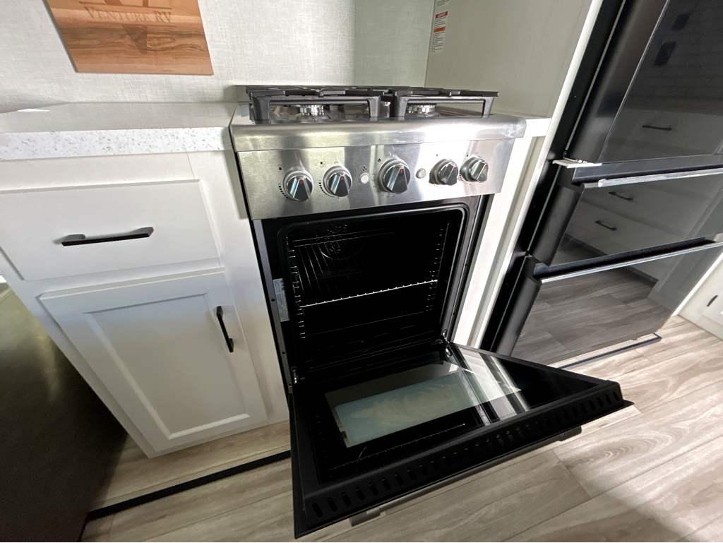 2026 VENTURE RV SPORTTREK 353VIK - Image 16