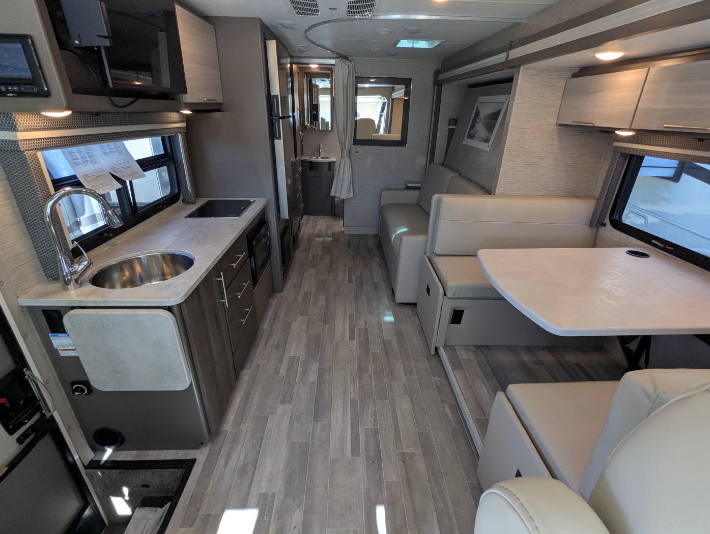 2023 Thor Motor Coach Axis 24.4 - Image 12
