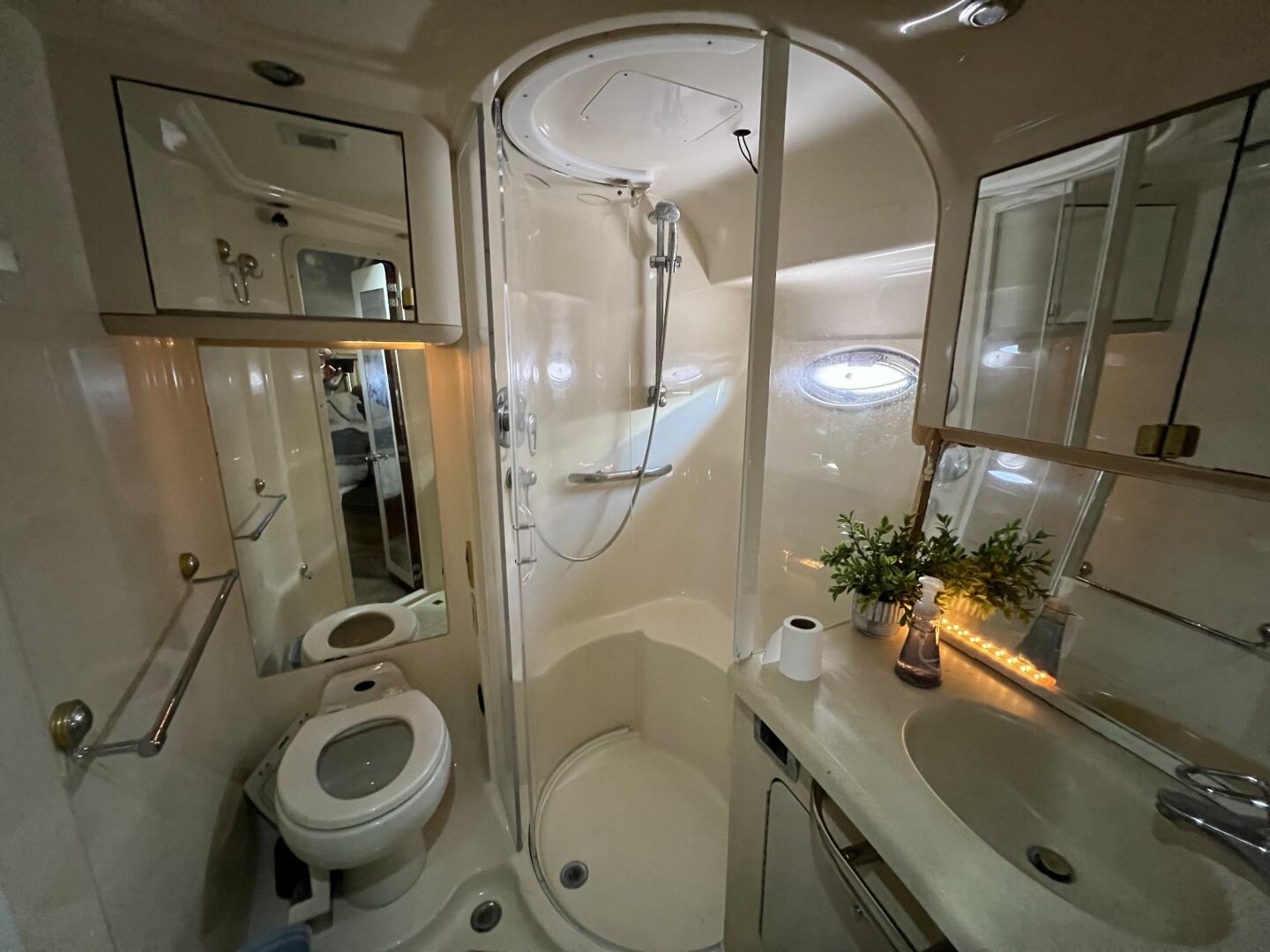 2002 Sea Ray 560 Sedan Cruiser - Image 37