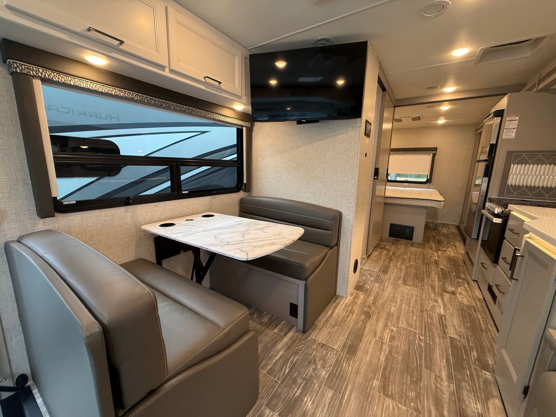 2025 THOR MOTOR COACH HURRICANE 29M - Image 9