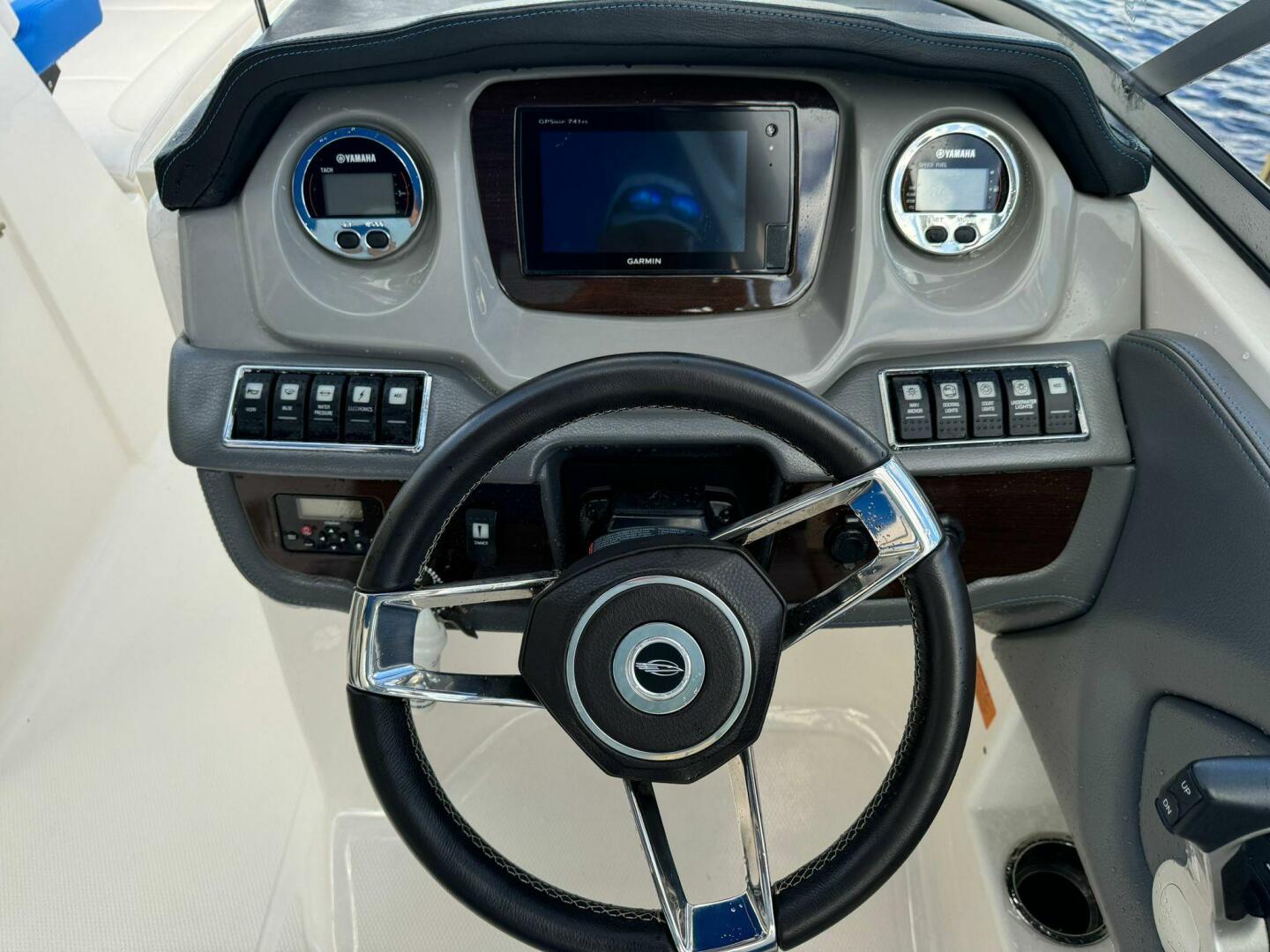 2017 Chaparral 250 Suncoast - Image 13