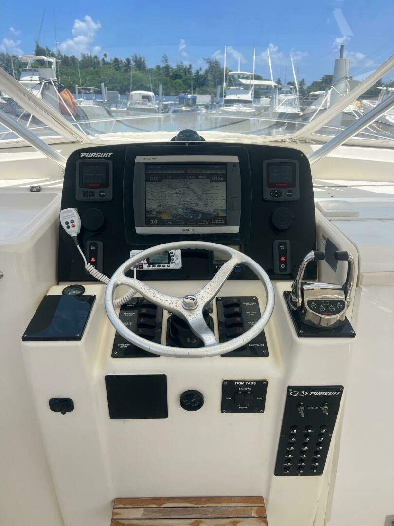 1997 Pursuit 3000 Offshore Express - Image 7