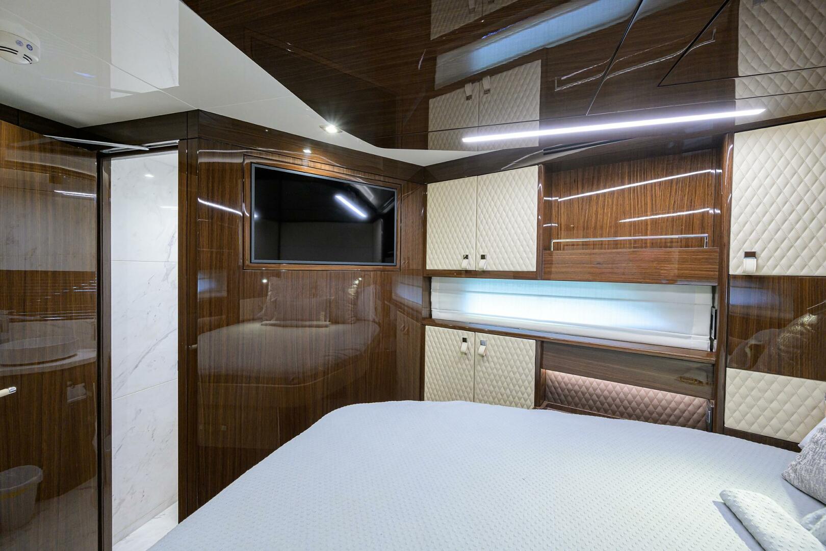 2023 Lazzara Yachts LSX 67 - Image 29