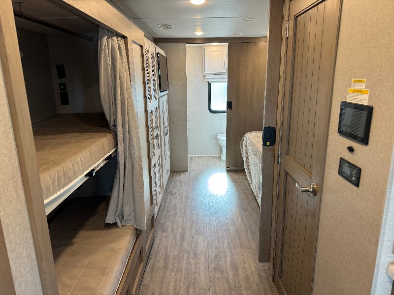 2026 Thor Motor Coach Inception 38XL - Image 11