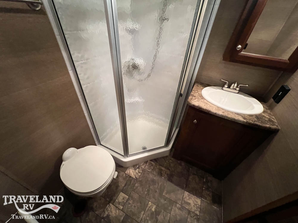 2015 Coachmen Chaparral Signature 327RLKS - Image 30
