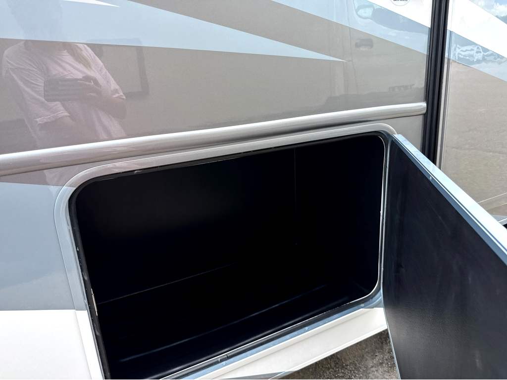 2027 ENTEGRA COACH ESTEEM XL 32U - Image 9
