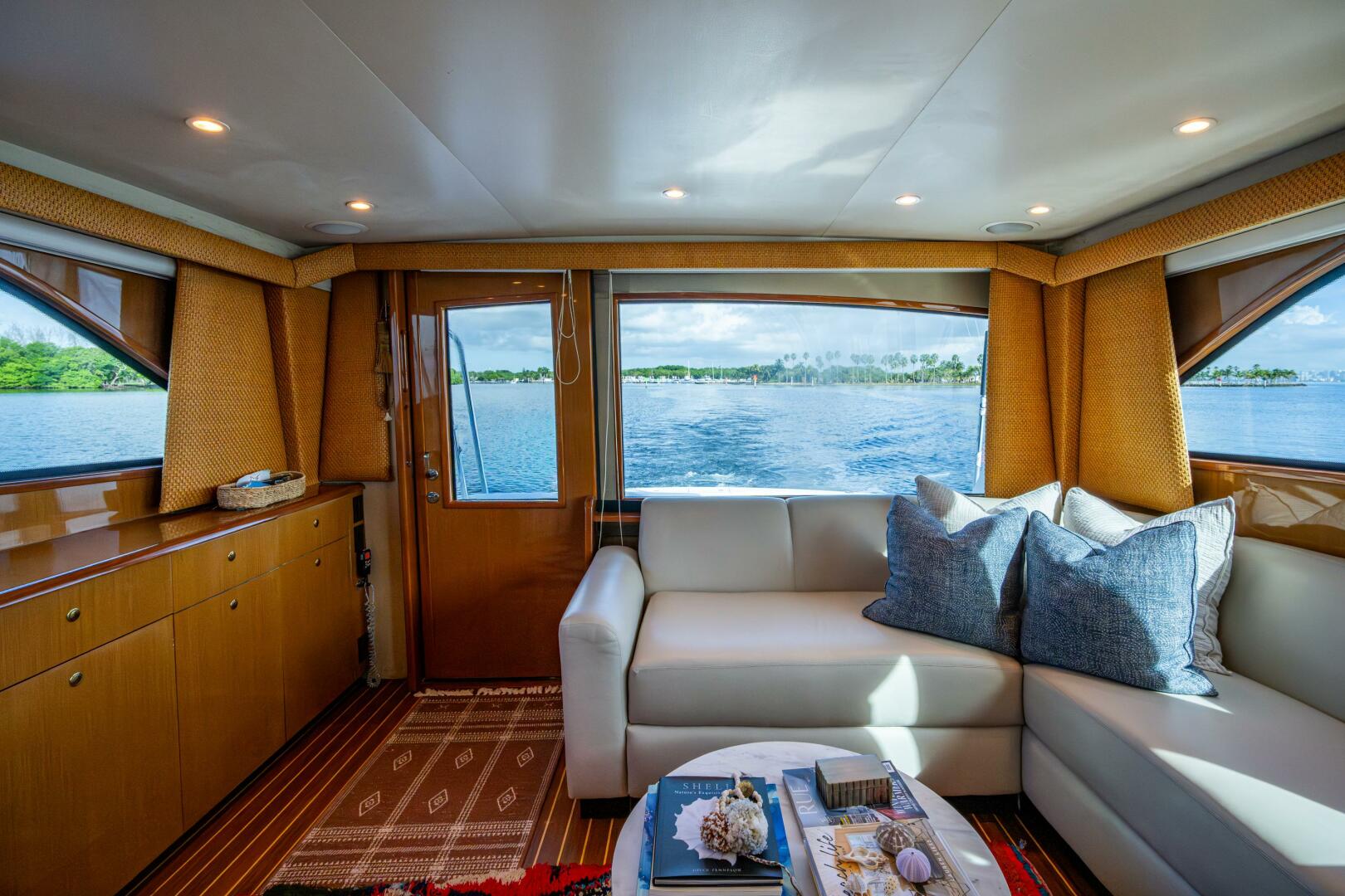 2004 Viking 48 Convertible - Image 10
