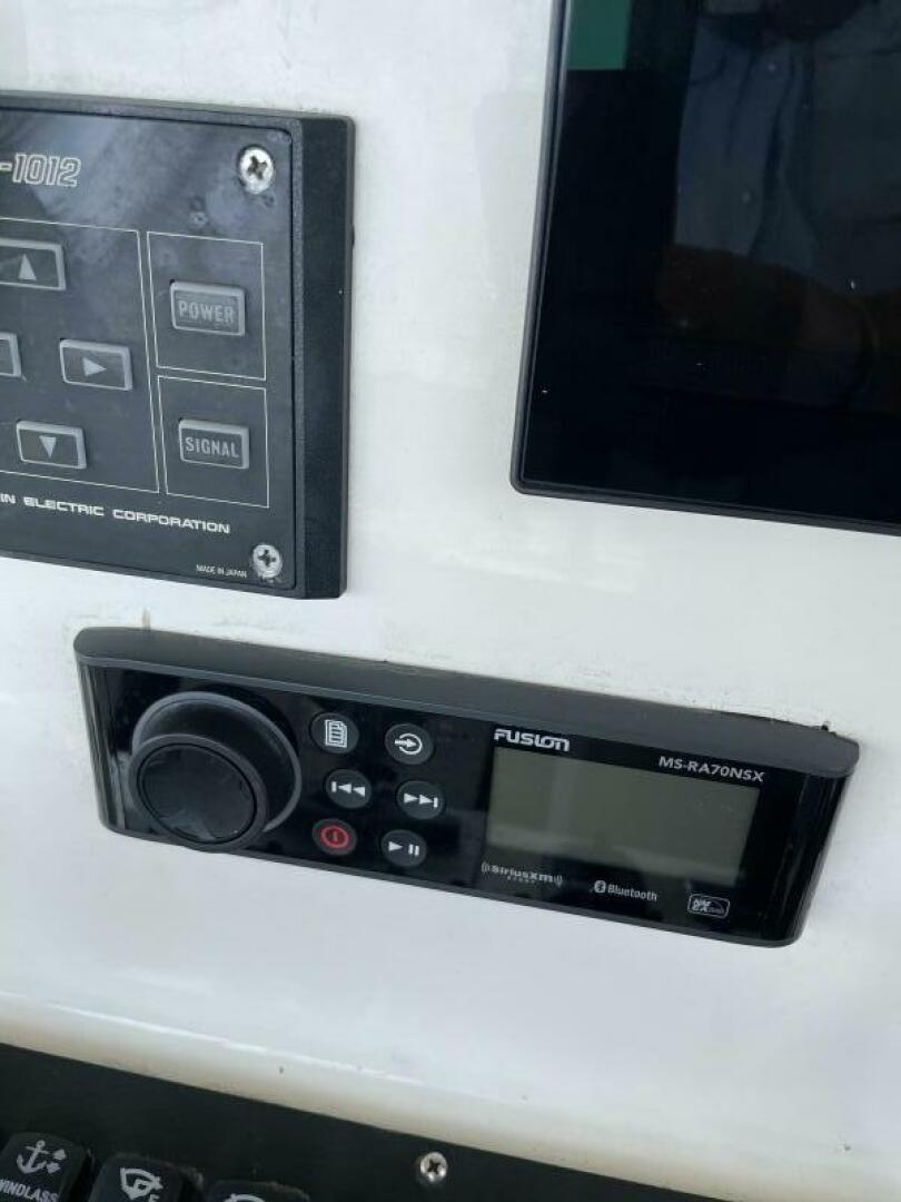 1997 Custom 31 Center Console - Image 8