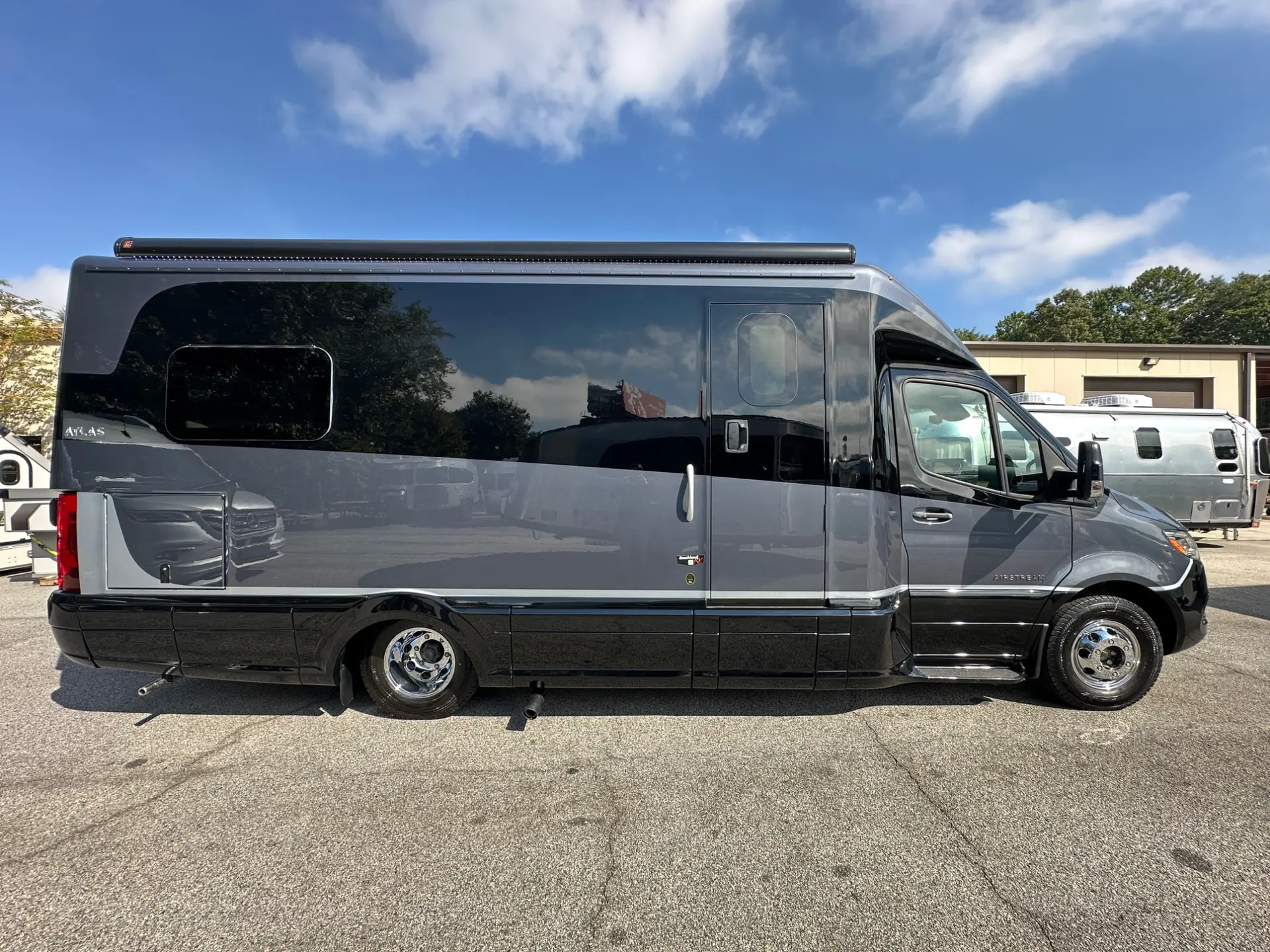 2027 Airstream Atlas 25RT - Image 3
