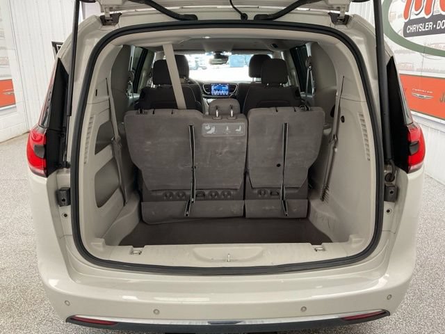 2021 Chrysler Pacifica Wagon 4D Touring - Image 20