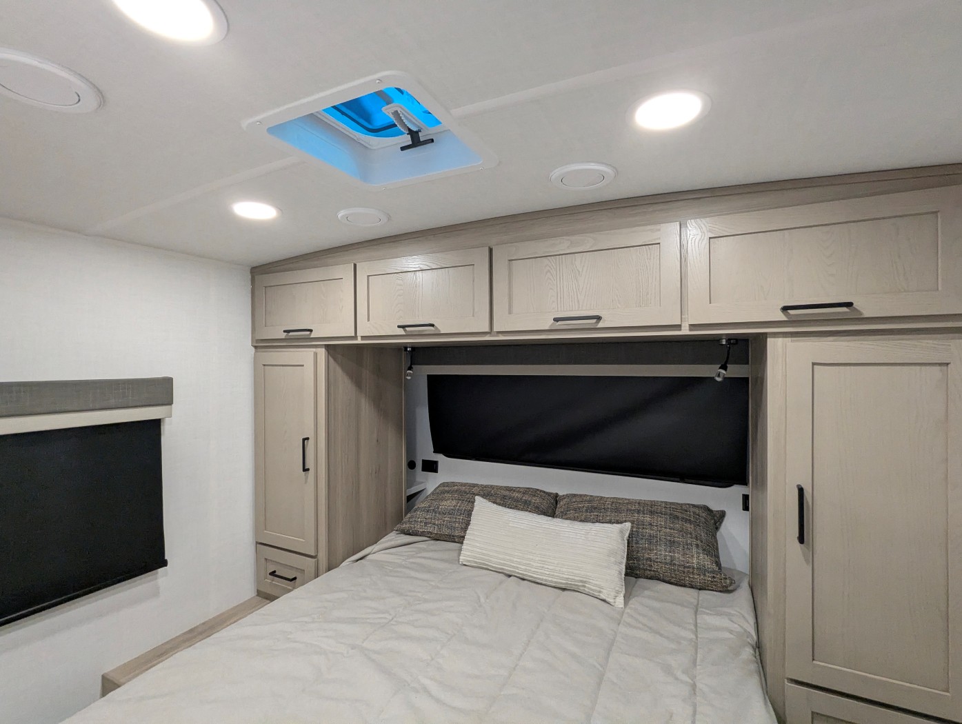 2026 Forest River Rockwood Mini Lite 2520BH - Image 8
