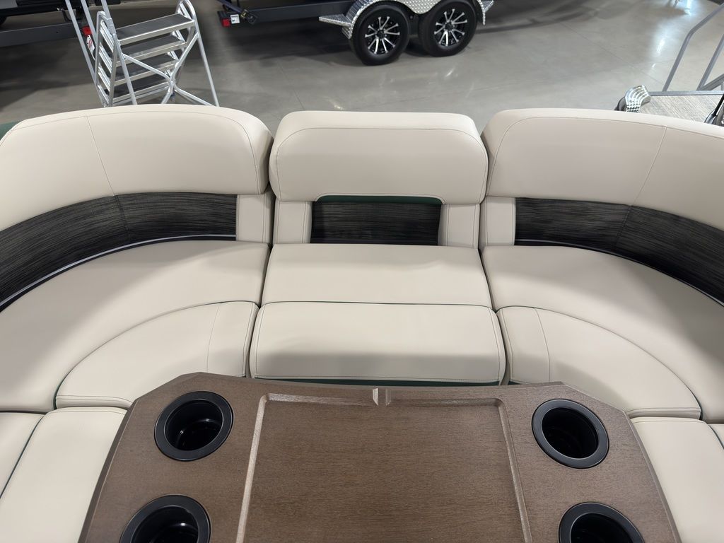 2026 Bennington 24MCSB Carbon Fiber Arch Tritoon Pontoon - Image 51