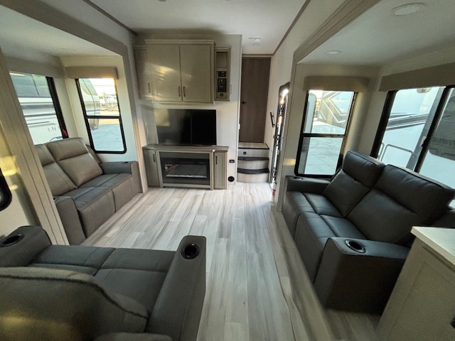2026 Grand Design Momentum G-Class 415G - Image 33