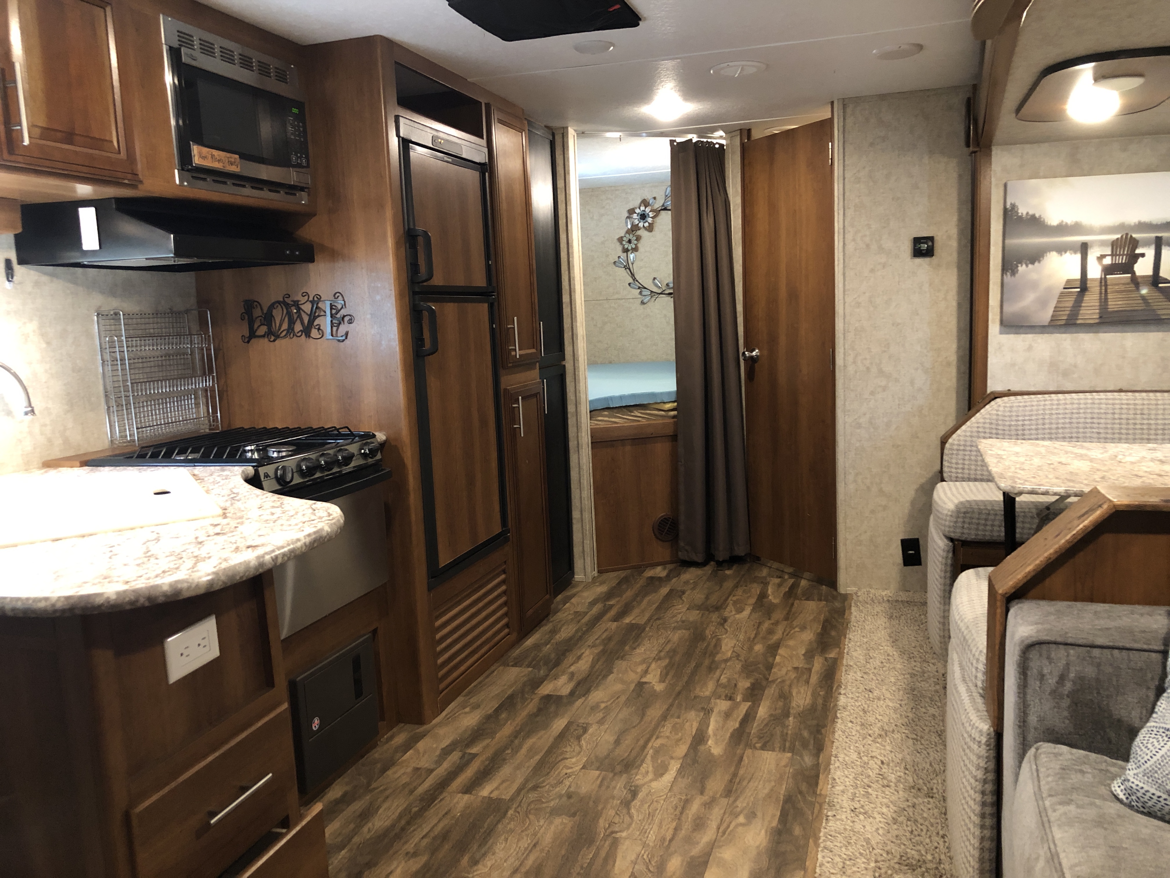 2016 Forest River TRACER 270AIR - Image 12