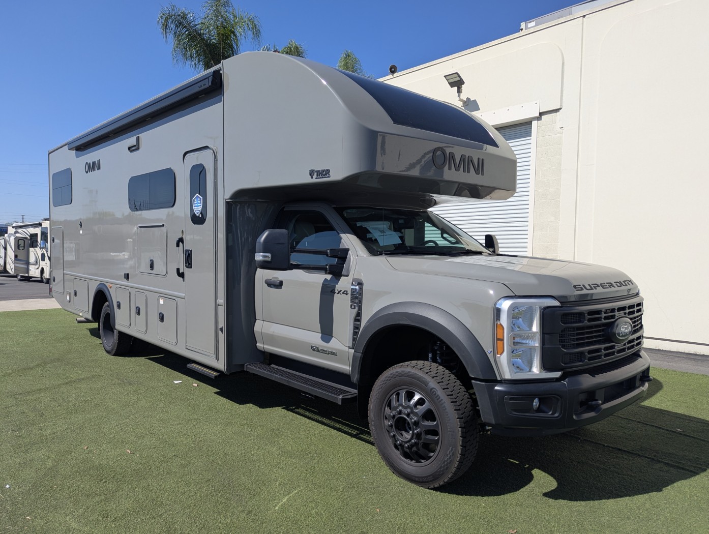 2027 Thor Motor Coach Omni Z30 - Image 1