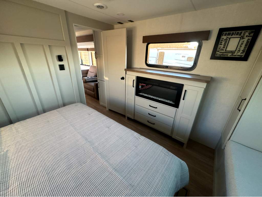 2027 VENTURE RV SPORTTREK 272VRK - Image 19