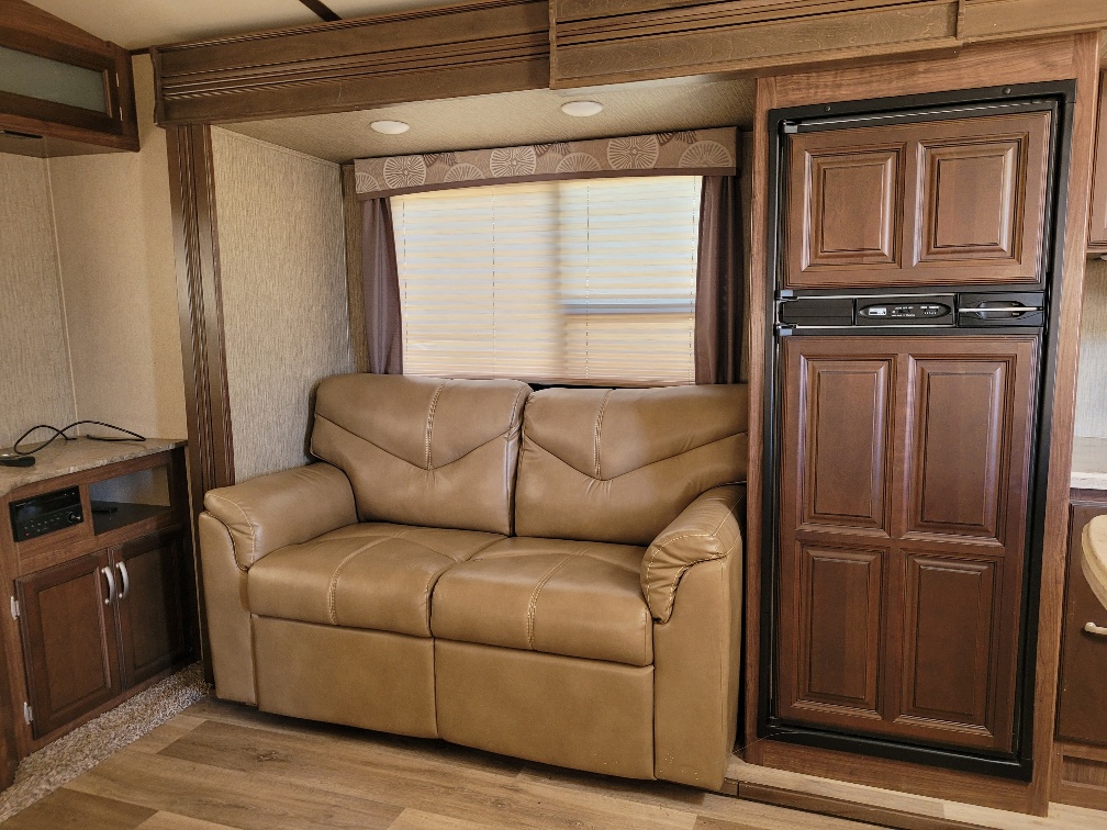 2016 Dutchmen Denali 287 RE - Image 9