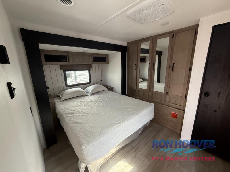 2024 PALOMINO 29BHSQ - Image 13