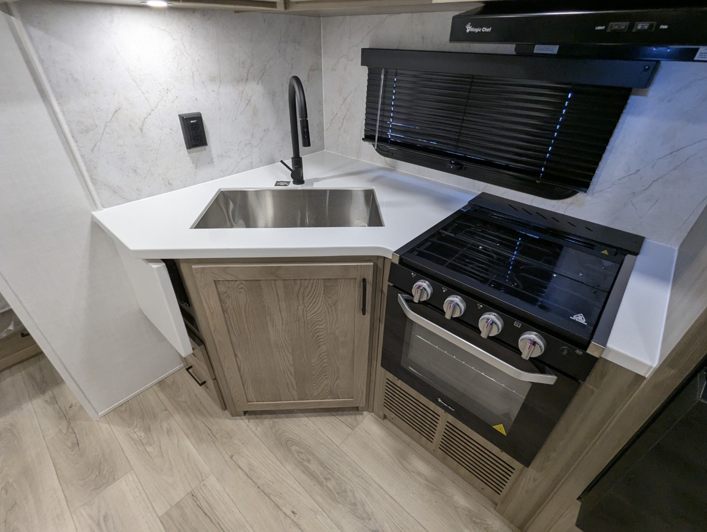 2027 Forest River Rockwood Ultra Lite 2706BH - Image 29