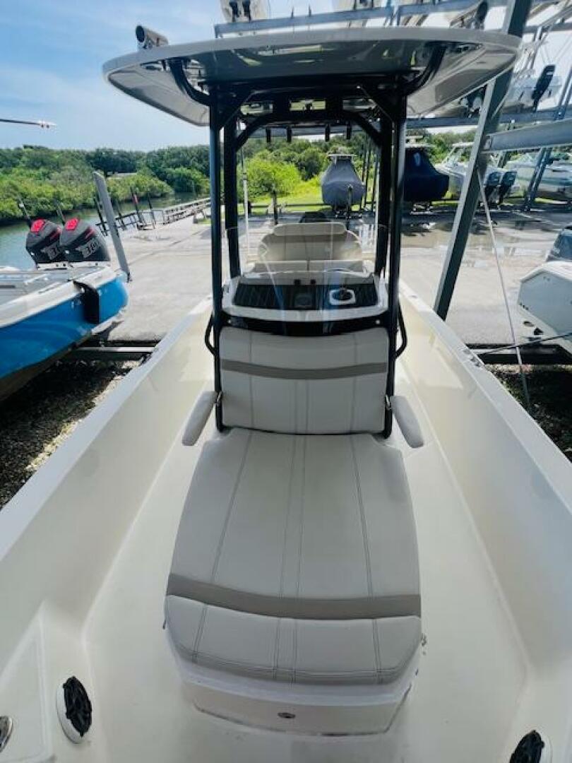 2023 Boston Whaler 250 DAUNTLESS Base - Image 13
