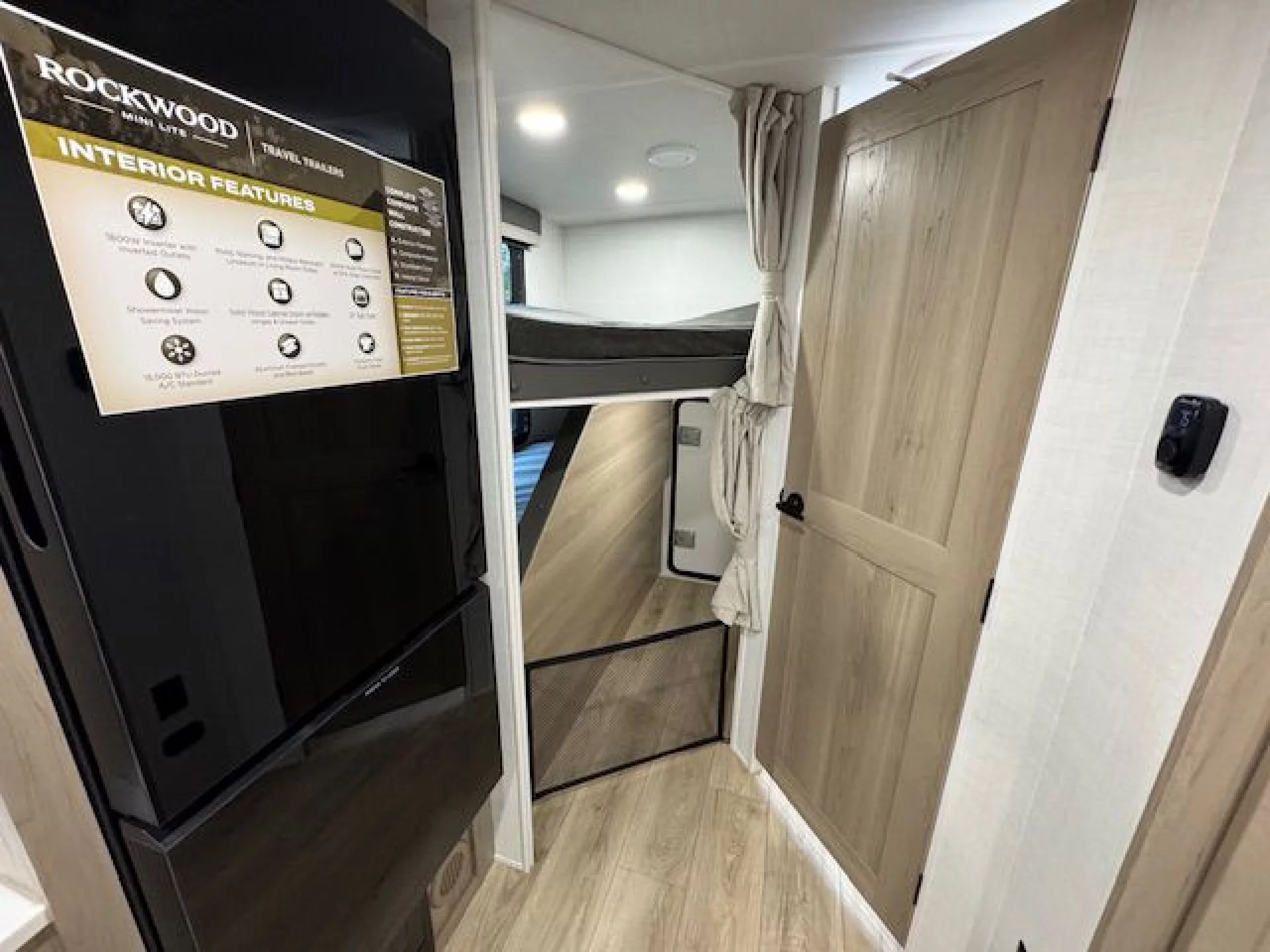 2026 FOREST RIVER ROCKWOOD MINI LITE 2509S - Image 17