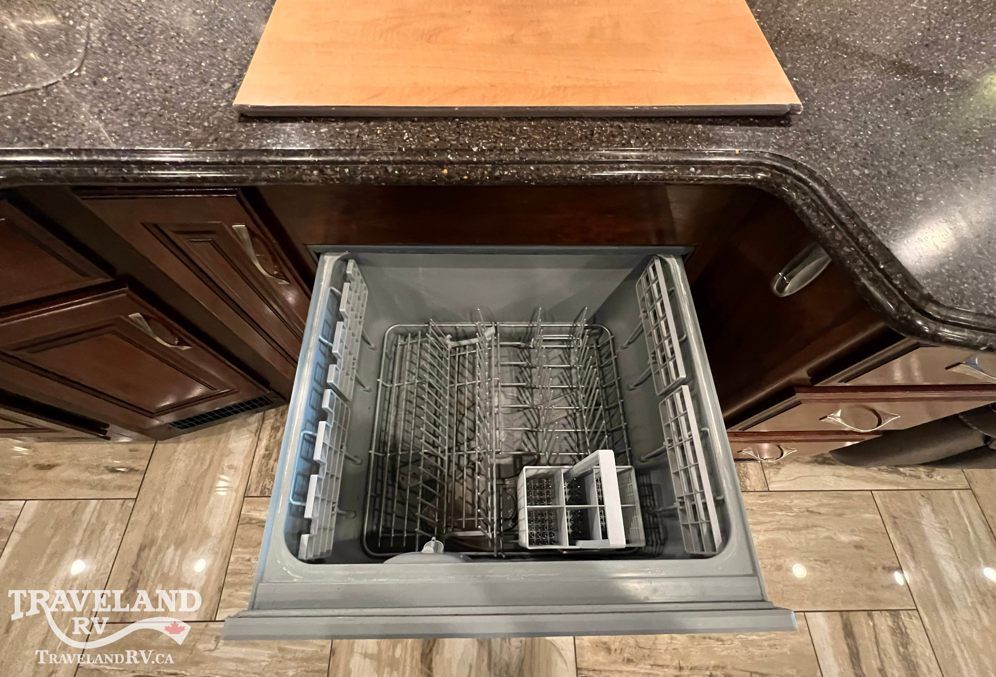 2018 Fleetwood Discovery LXE 40D - Image 22