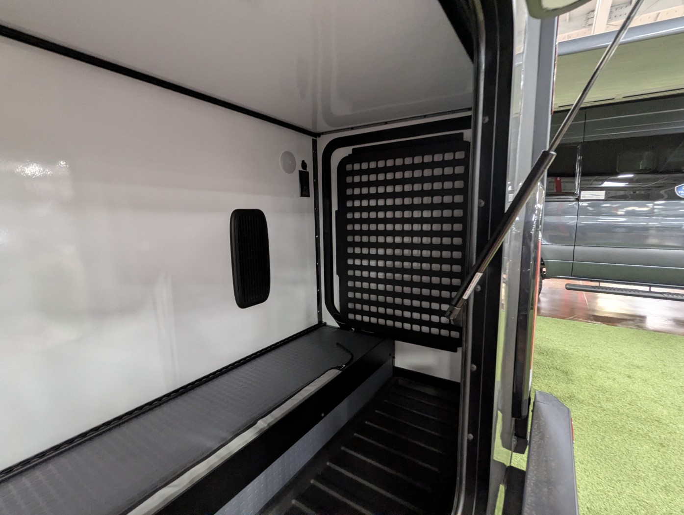 2027 Winnebago EKKO Sprinter 23B – Pop Top AWD - Image 9