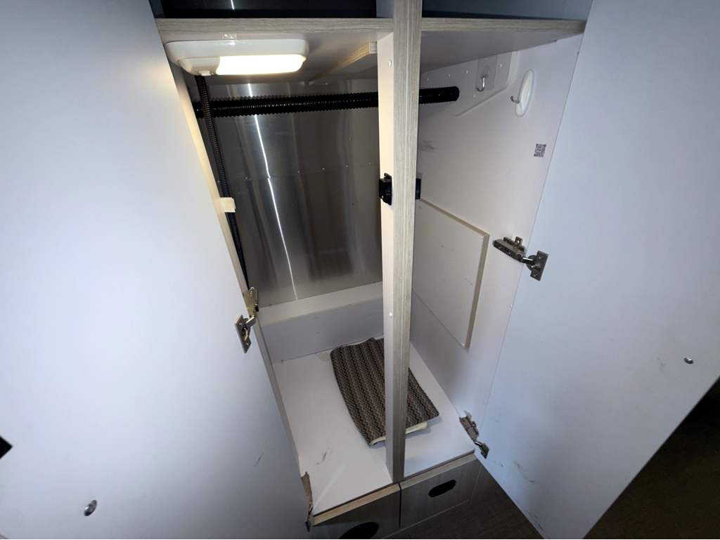 2024 AIRSTREAM GLOBETROTTER 27FB TWIN - Image 22