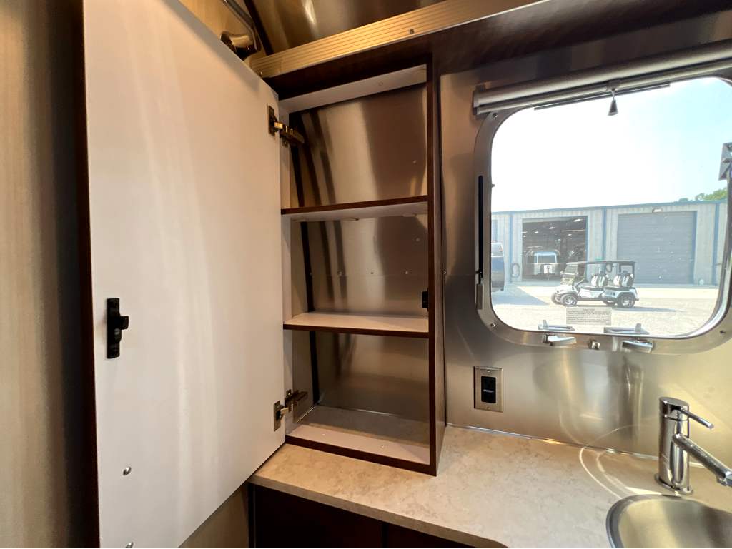 2026 AIRSTREAM GLOBETROTTER 27FBQ - Image 19