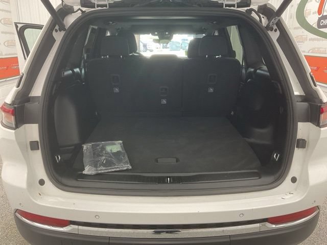 2025 Jeep Grand Cherokee Laredo X 4X4 - Image 25