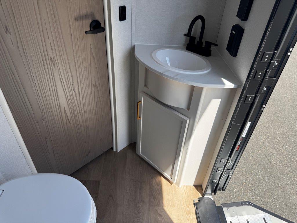 2027 Grand Design Transcend XPLOR 27DBX - Image 29