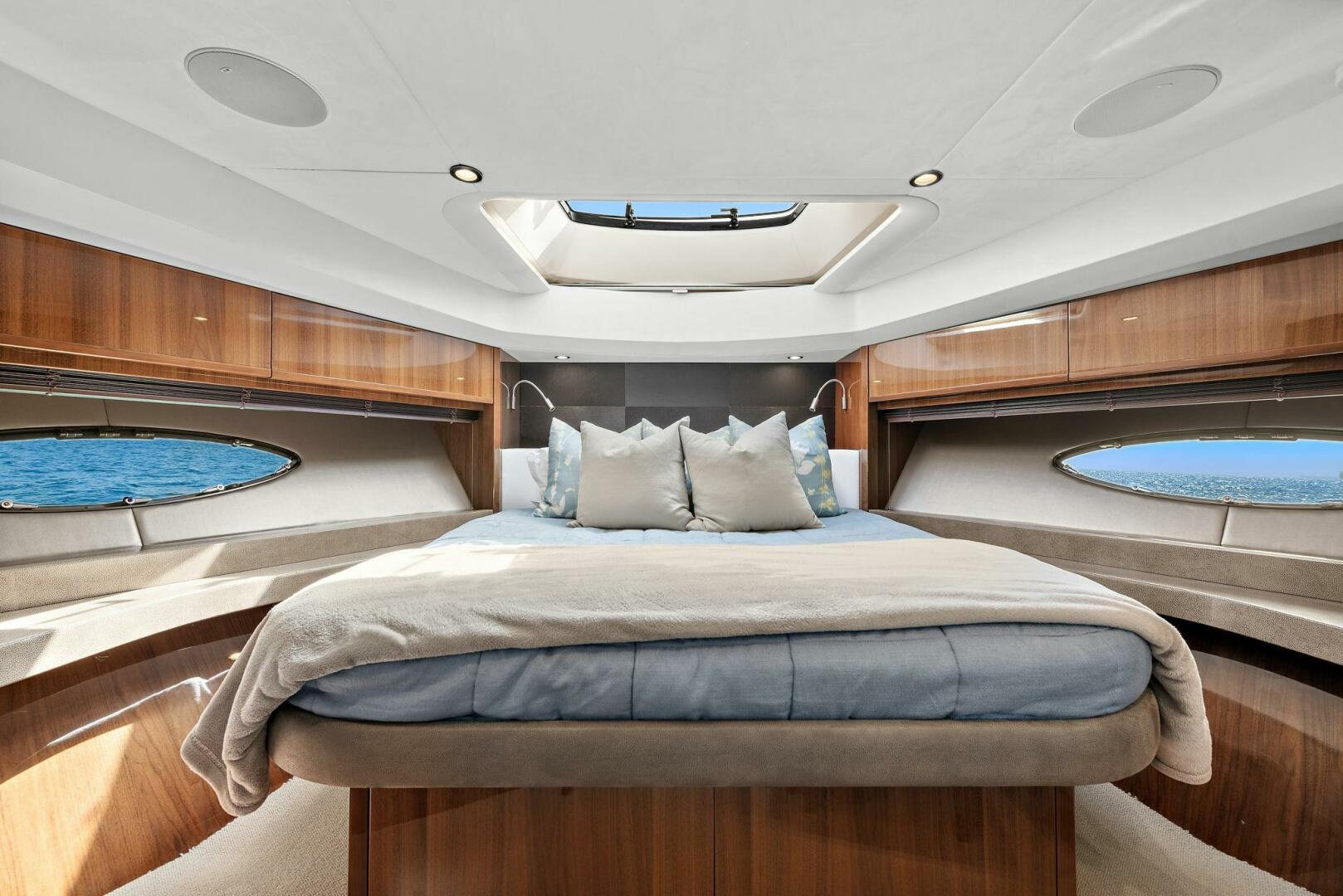 2015 Princess 72 Motoryacht - Image 3