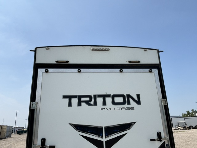 2018 Dutchmen Voltage Triton 3551 - Image 13