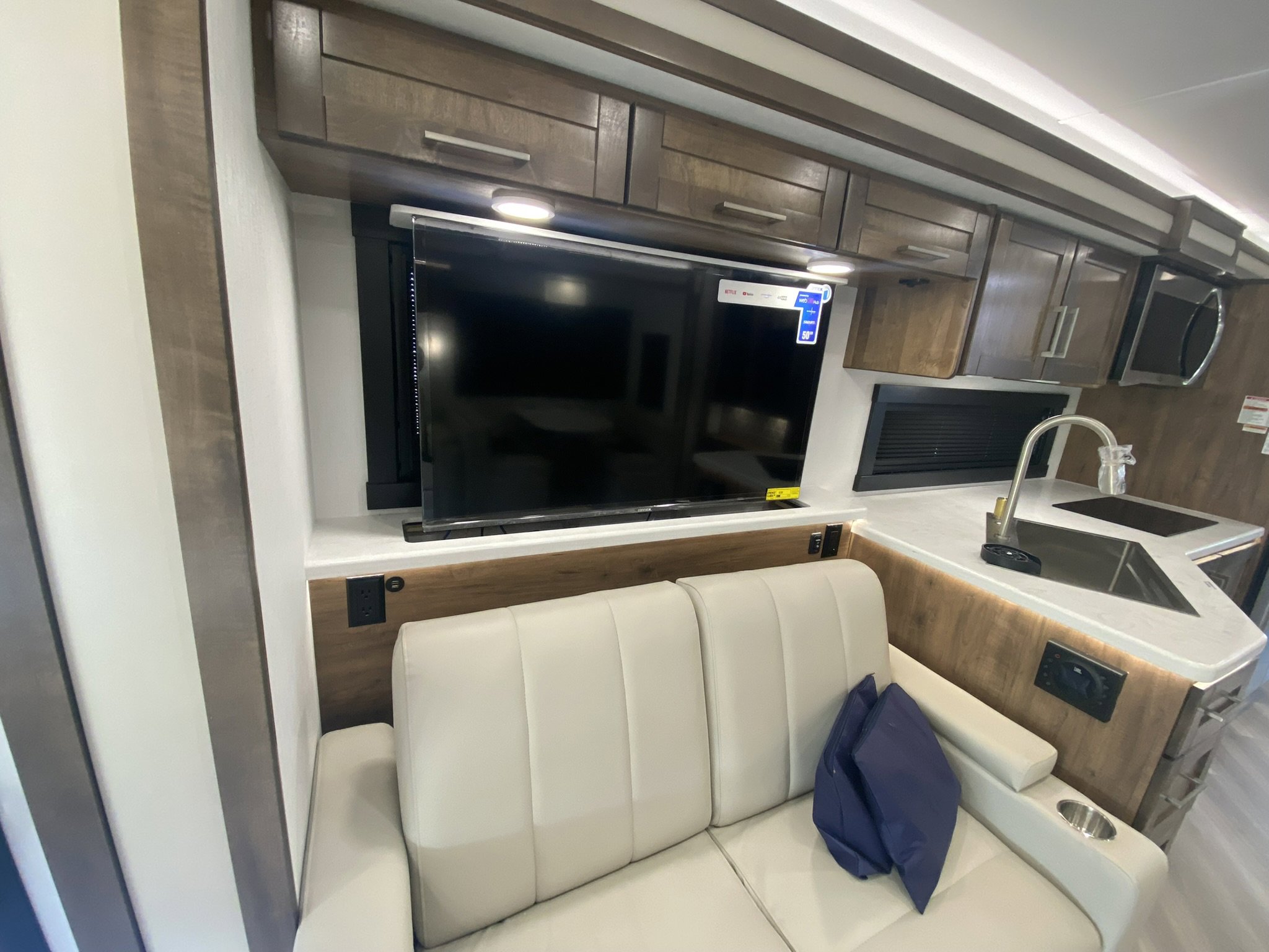2026 JAYCO SENECA 37M - Image 21