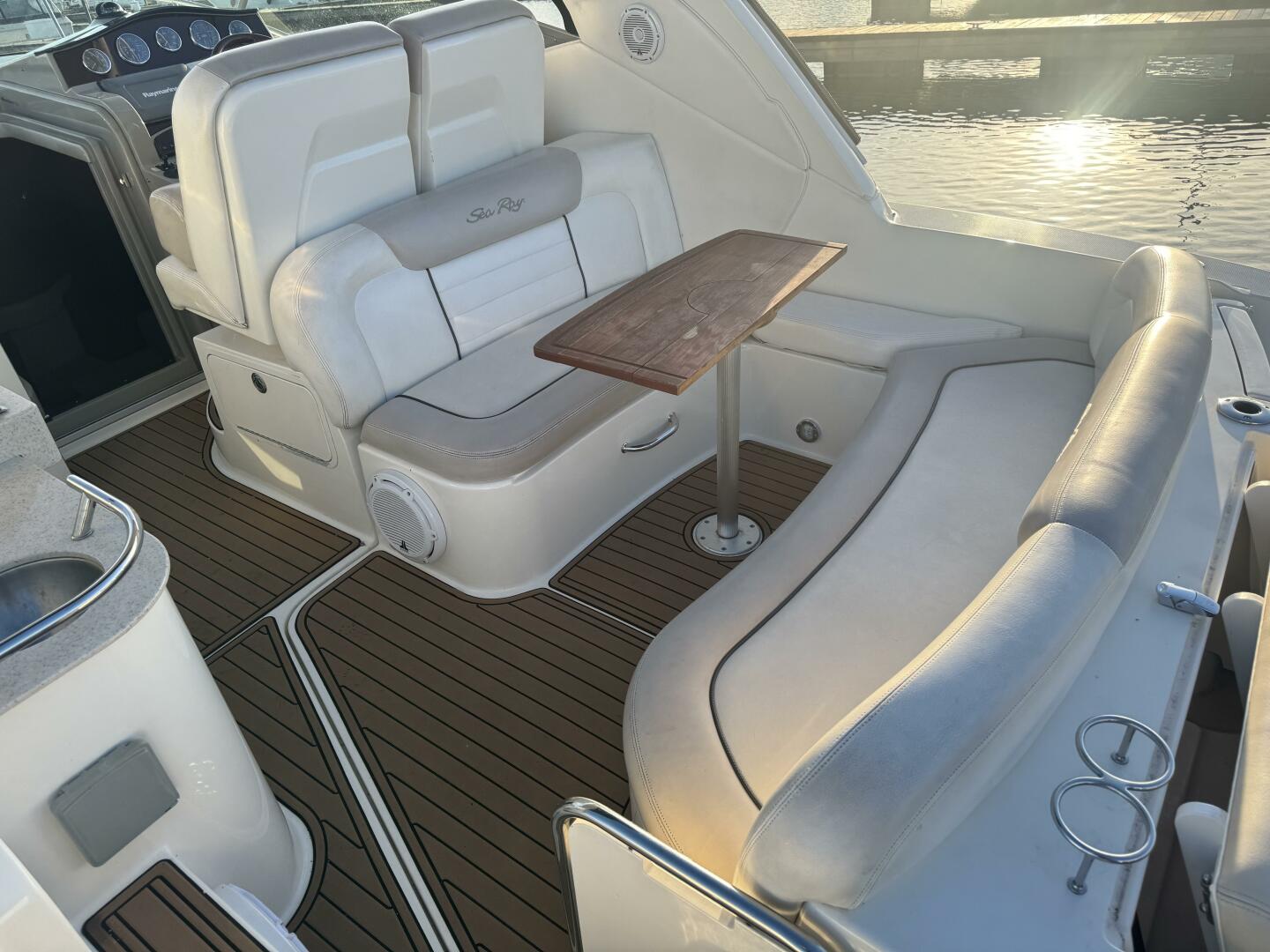 2011 Sea Ray 330 Sundancer - Image 10