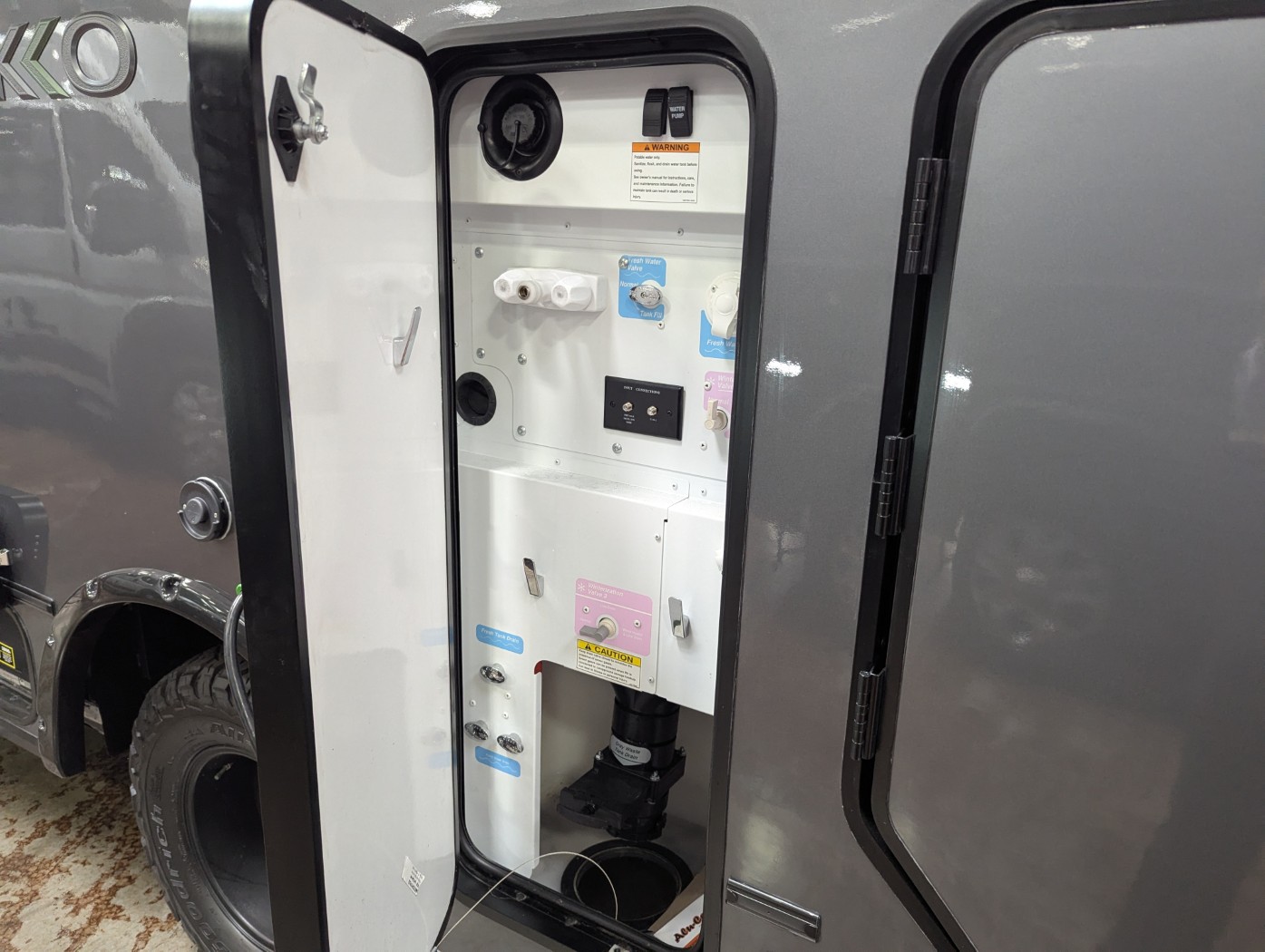 2027 Winnebago EKKO Sprinter 23B – Pop Top AWD - Image 12