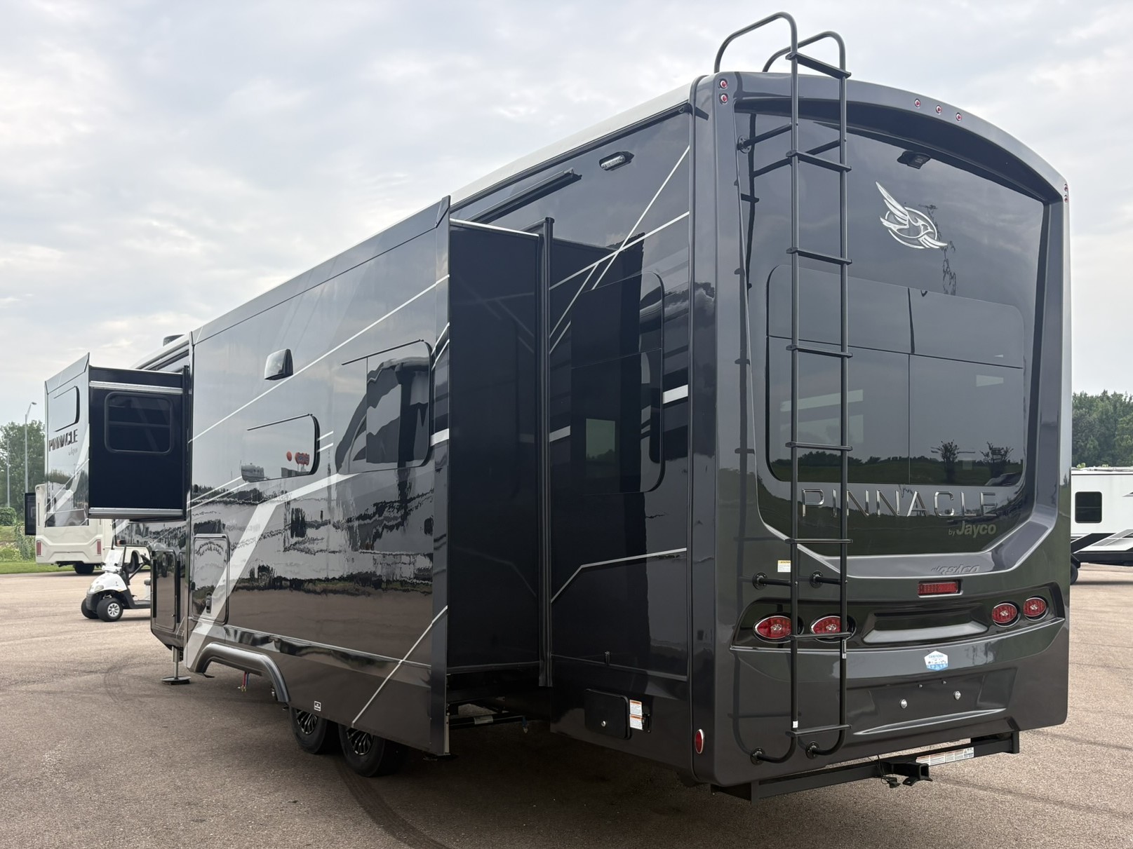 2027 JAYCO PINNACLE 32RLTS - Image 6